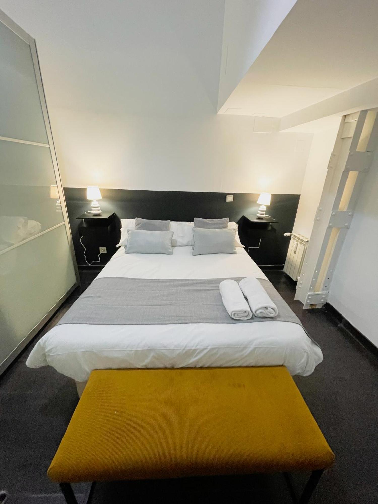 Carretas Duplex Exterior Derecha Apartment Madrid Bagian luar foto