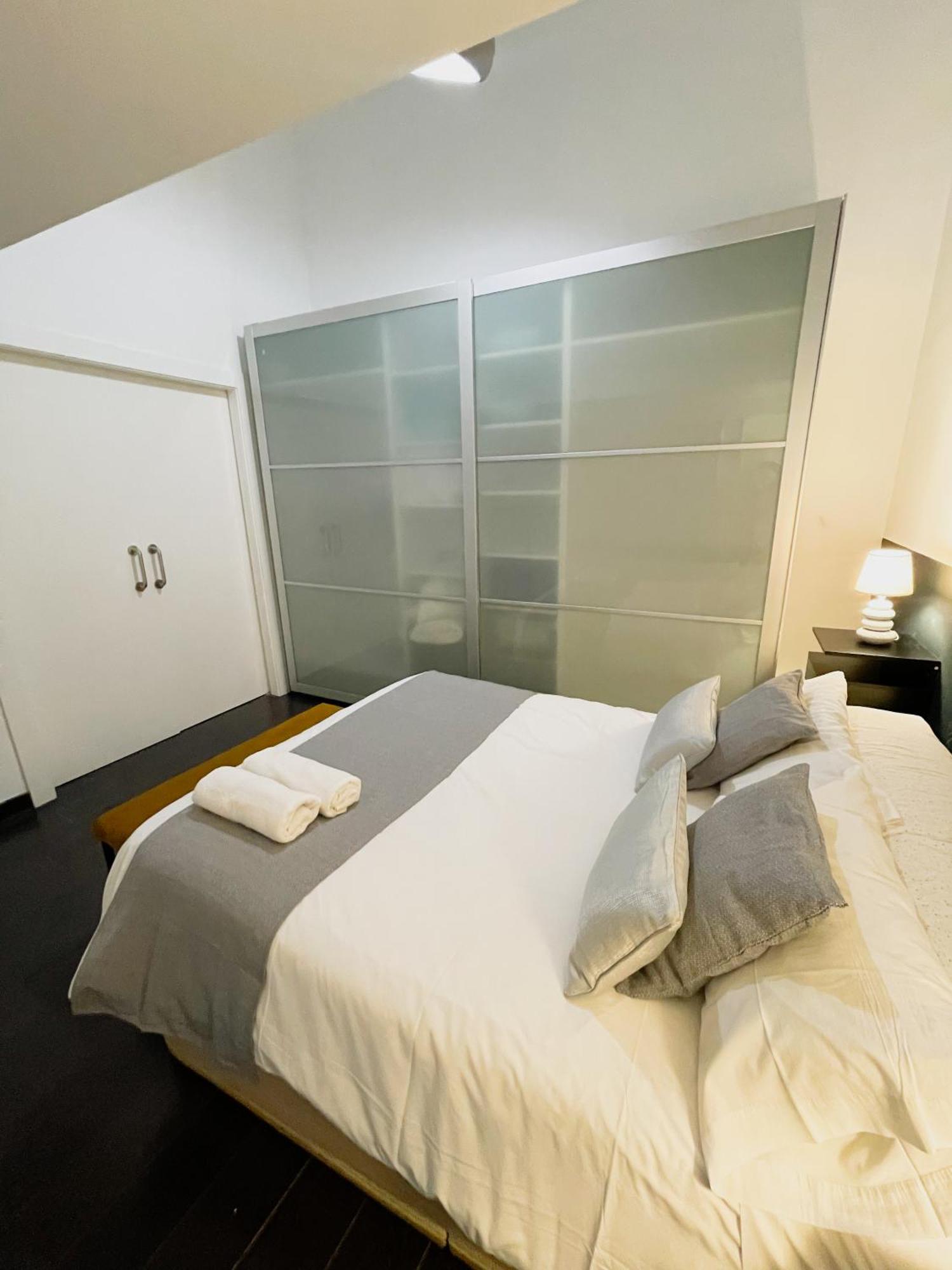 Carretas Duplex Exterior Derecha Apartment Madrid Bagian luar foto